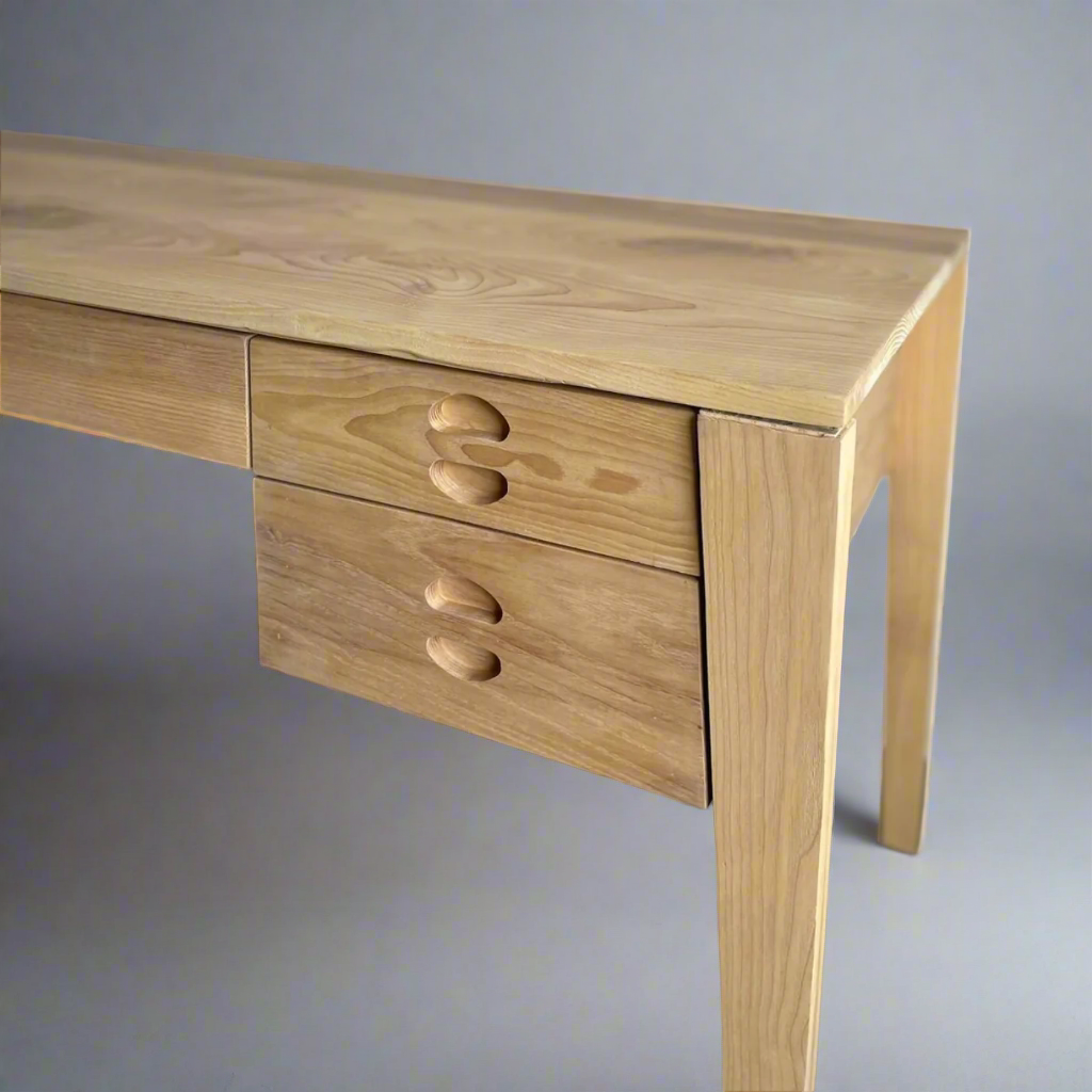Abigail Feature Desk